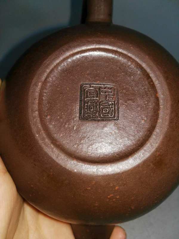 早年旧藏何道洪紫砂壶一把底款中国宜兴此壶采用宜