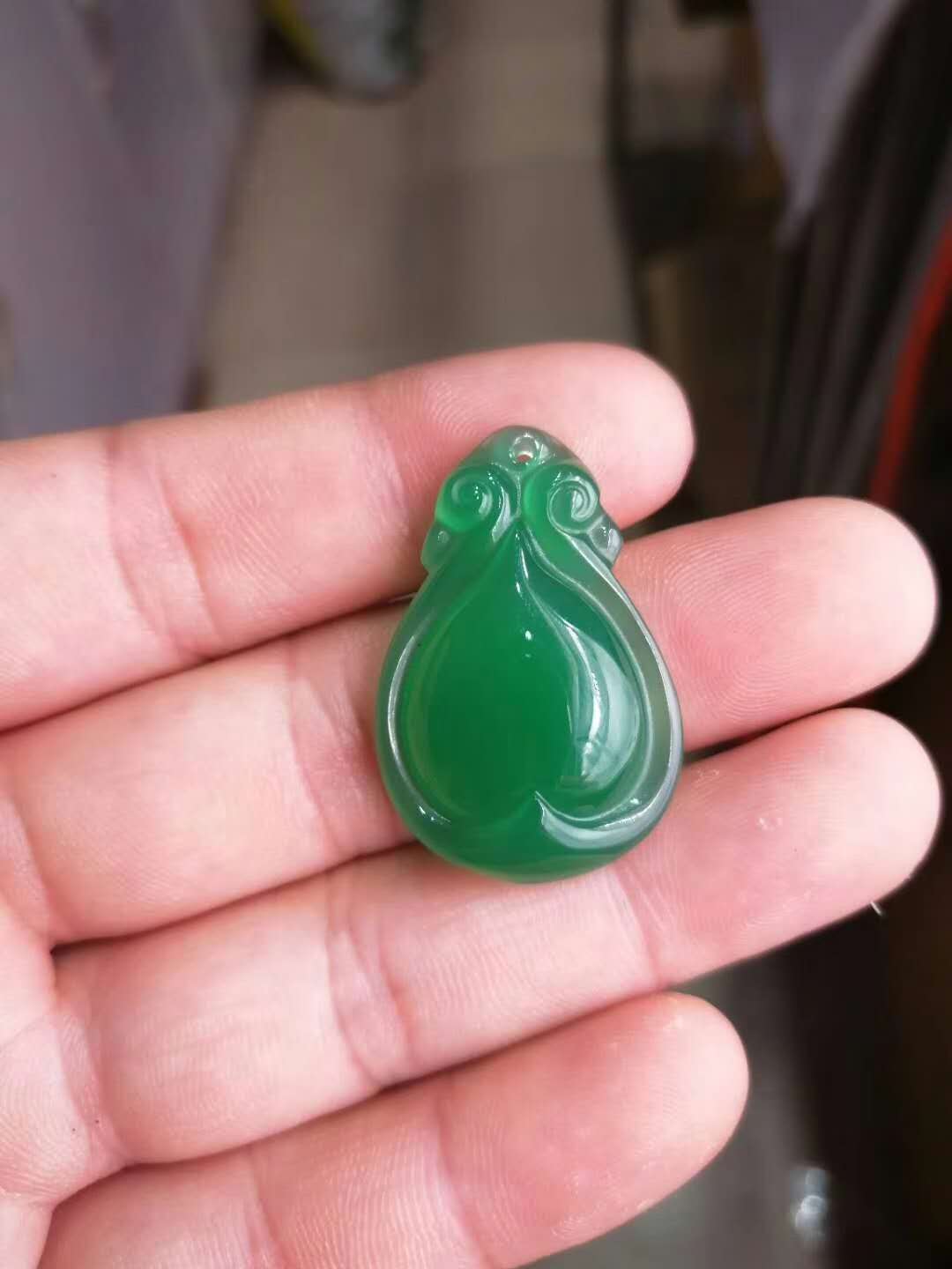 天然玉石冰种绿玉髓如意挂件