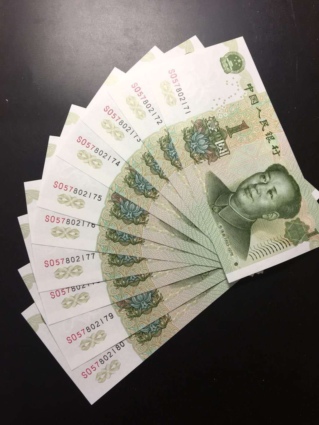 不要和弱数荧光比价格,大叶兰相比小叶兰来说只有20几个冠号,有十姐妹