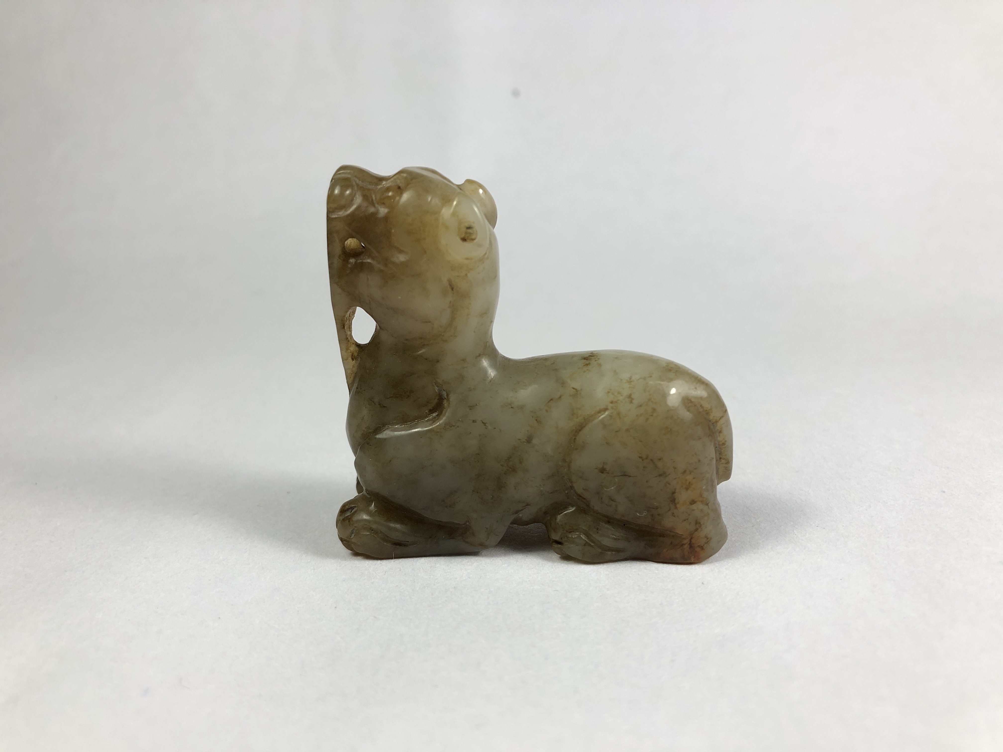 农村收到的老和田老玉兽摆件质不