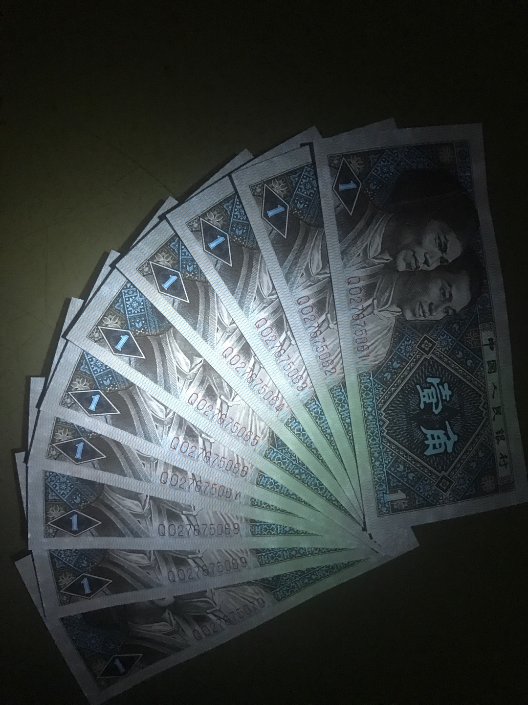 qo珍稀冠·8001正红背绿精