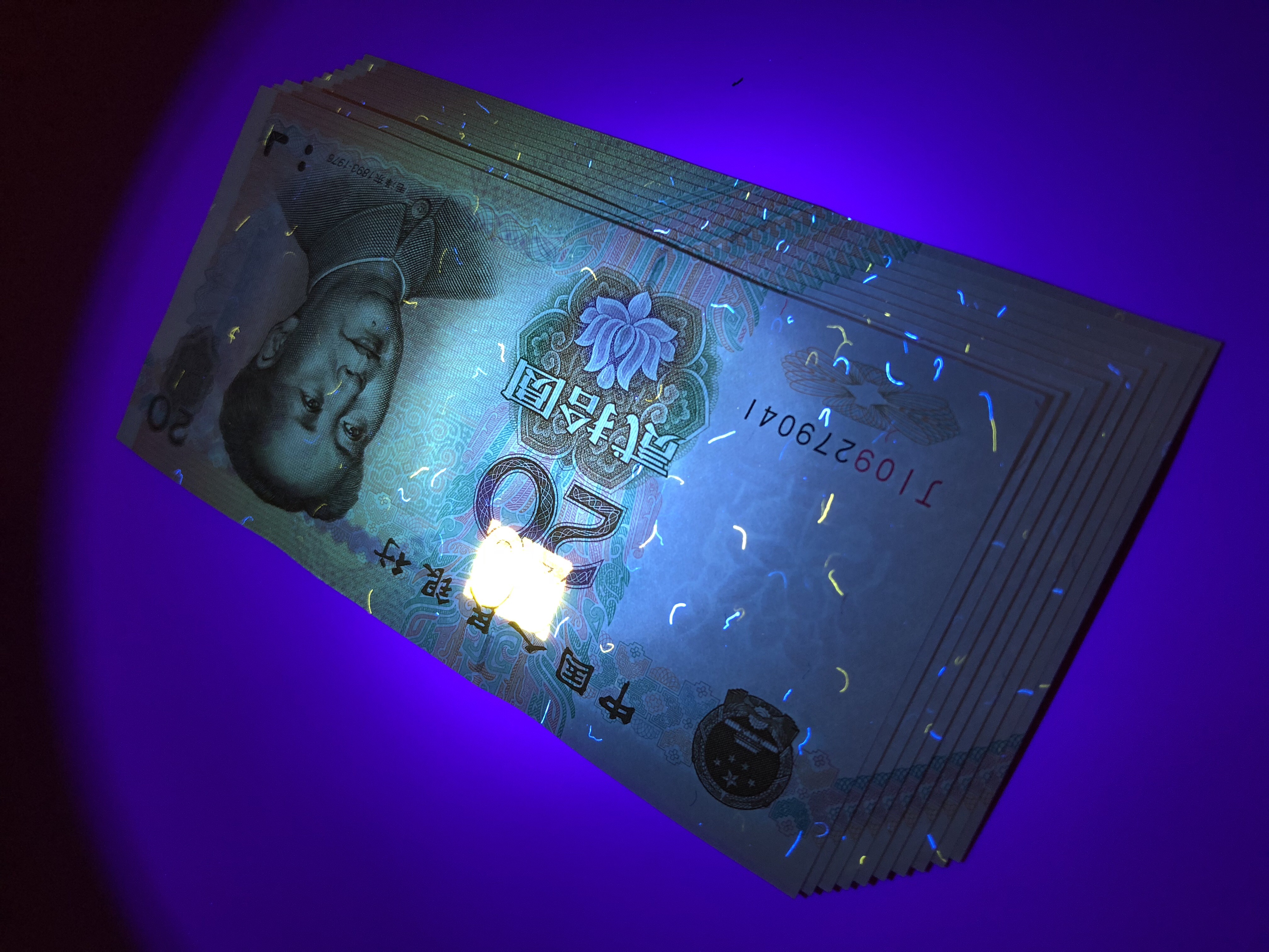 【9920漂亮荧光丝半数字冠】