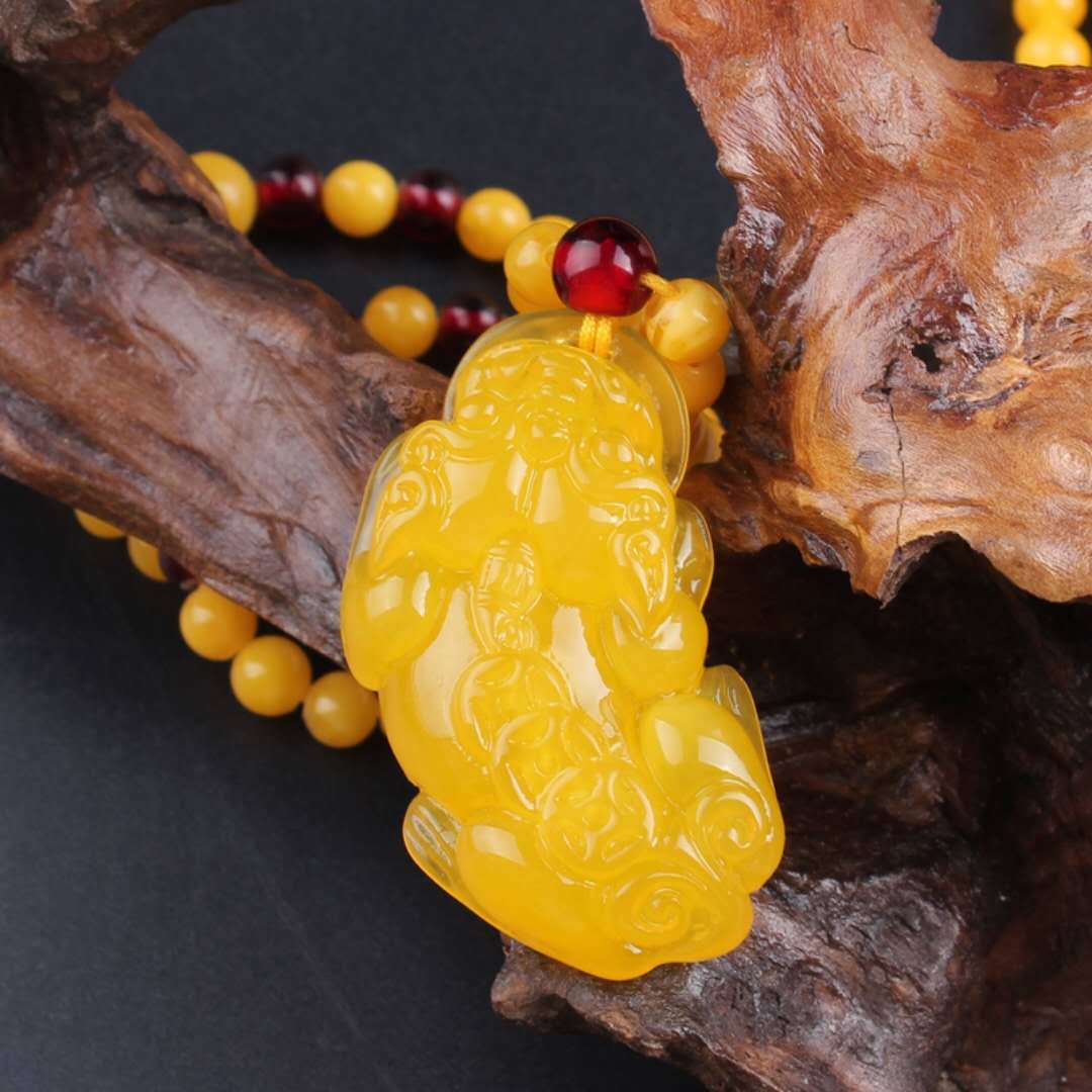 二代蜜蜡招财貔貅吊坠项链鸡油黄