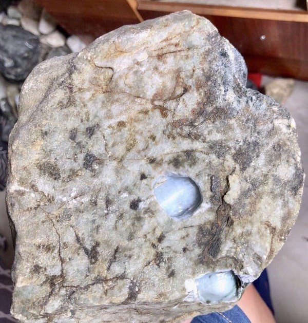 冰糯手镯料翡翠原石650公斤一手货源老坑莫西