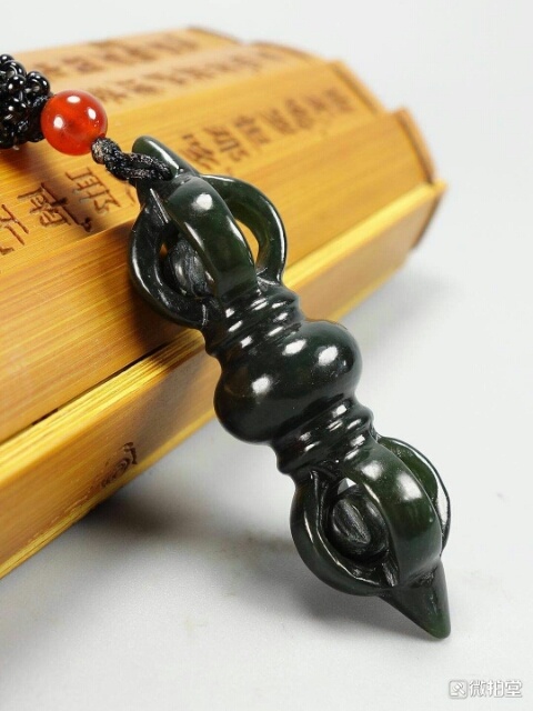 天然新疆和田玉青玉佛教金刚杵法器吊坠完美高雅避