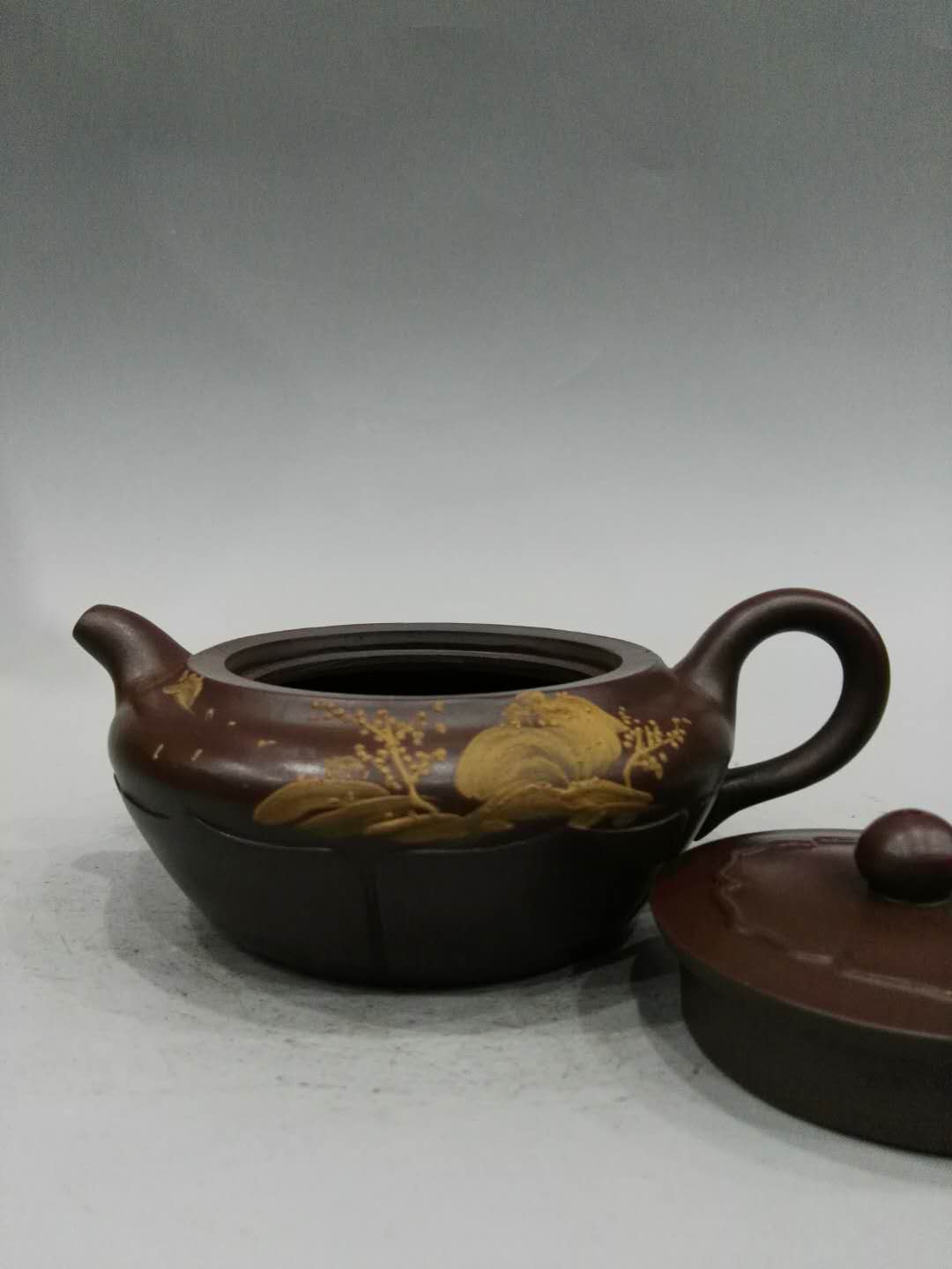 早期紫砂壶一把.底款朱可心.细