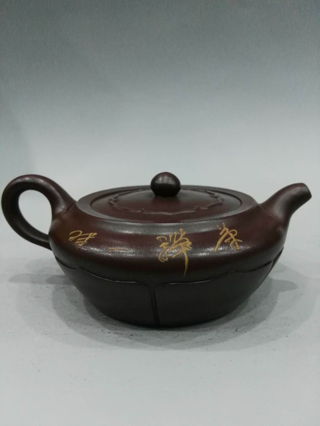 早期紫砂壶一把.底款朱可心.细