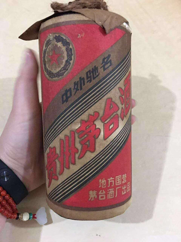 一瓶拍五二年老酒 材料:酒 拍品品相:全品 酒色泛