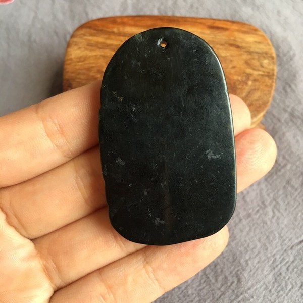 捡漏特价拍就礼品盒活性磁墨绿玉蛇纹石玉祥龙项