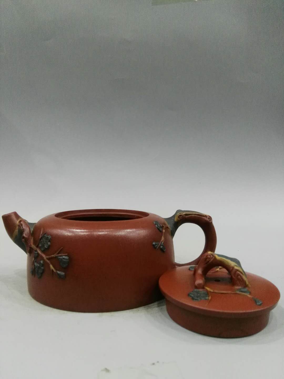 早期紫砂壶一把.井栏梅花,底款