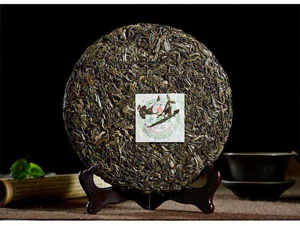 老班章普洱茶生茶饼班章村委监制357g云南勐海七子