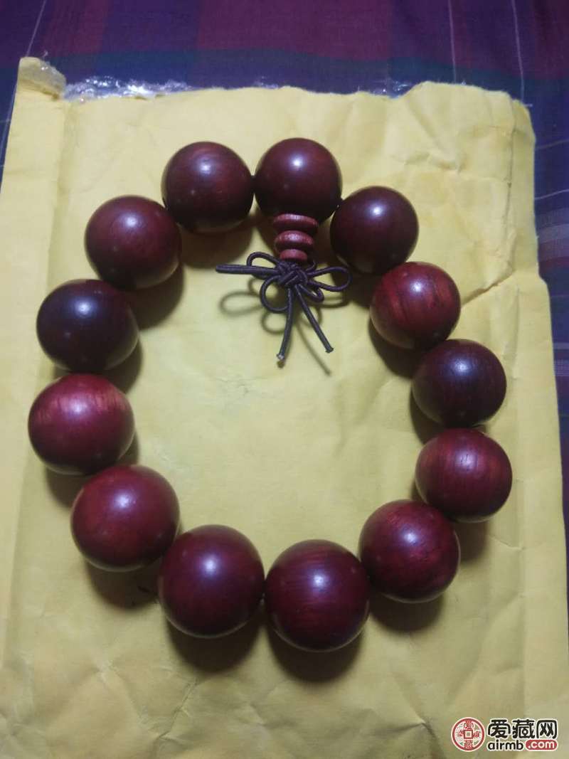 染色木制手串,应该是荔枝树木头