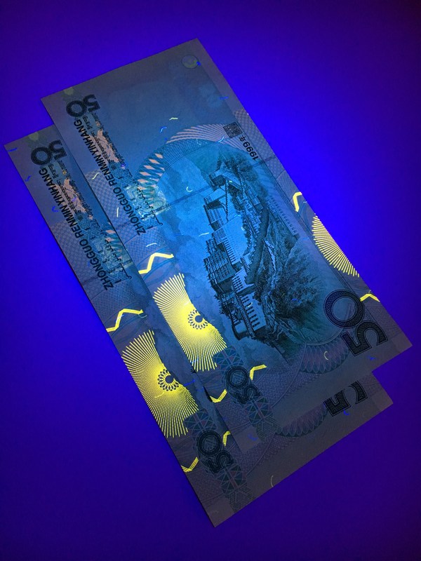 9950荧光币红粉腾鹰惠拍五版币王9950荧