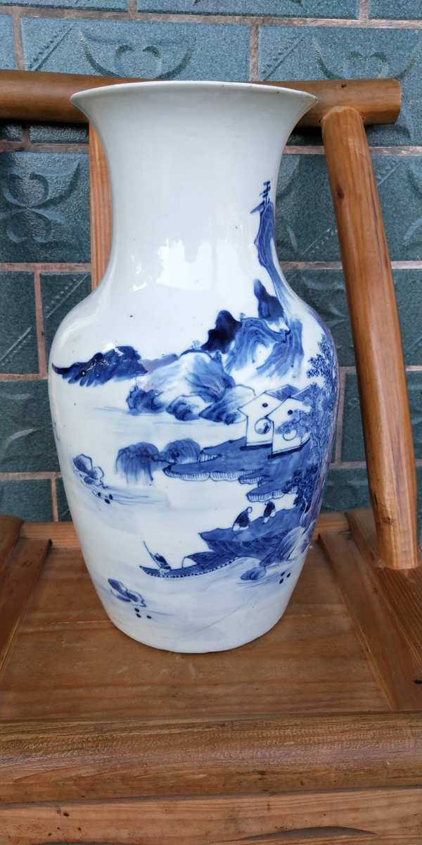 清代嘉庆青花山水瓶高335cm有多处冲线包