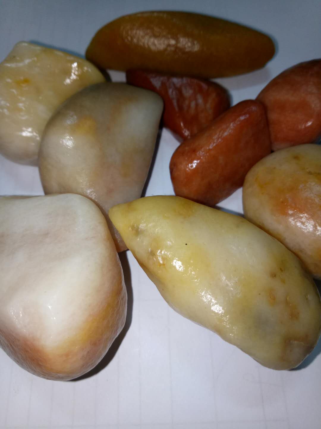 金丝玉原石一堆,重量499克