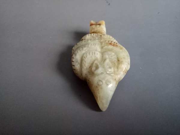 xy238龙头凤尾玉器小雕件重量555g