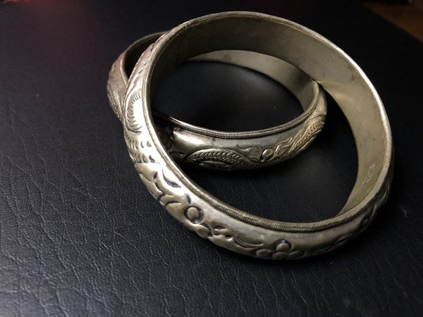 清末民初少数民族老银手镯一对重5149克其中
