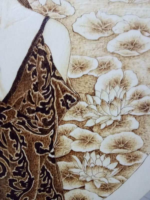 纯手工木板烙画现代仕女图一幅直径40cm厚