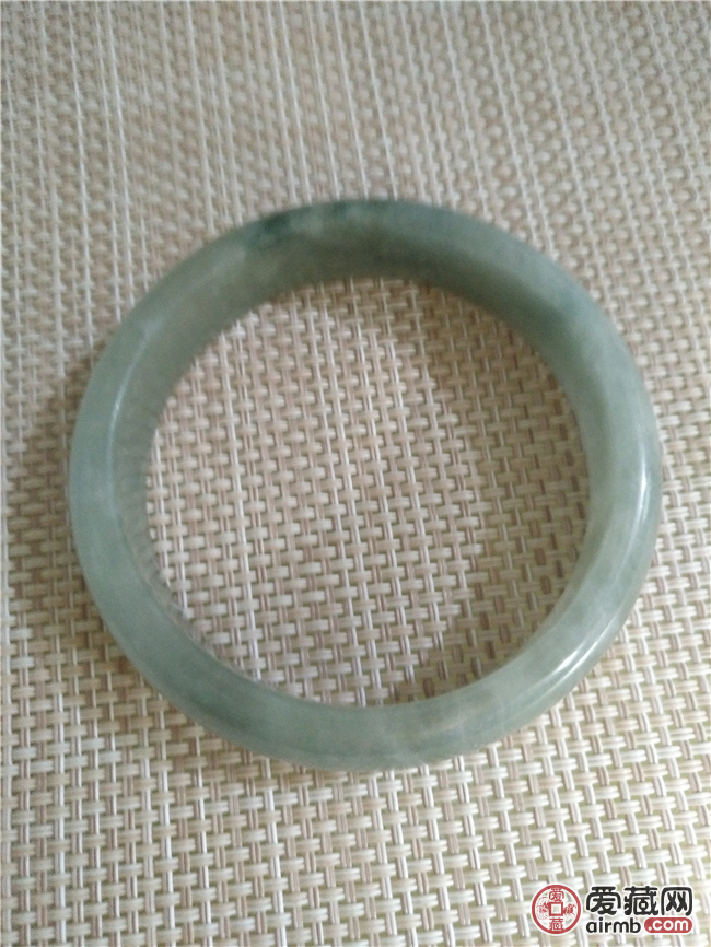 缅甸翡翠手镯,冰糯米种  br