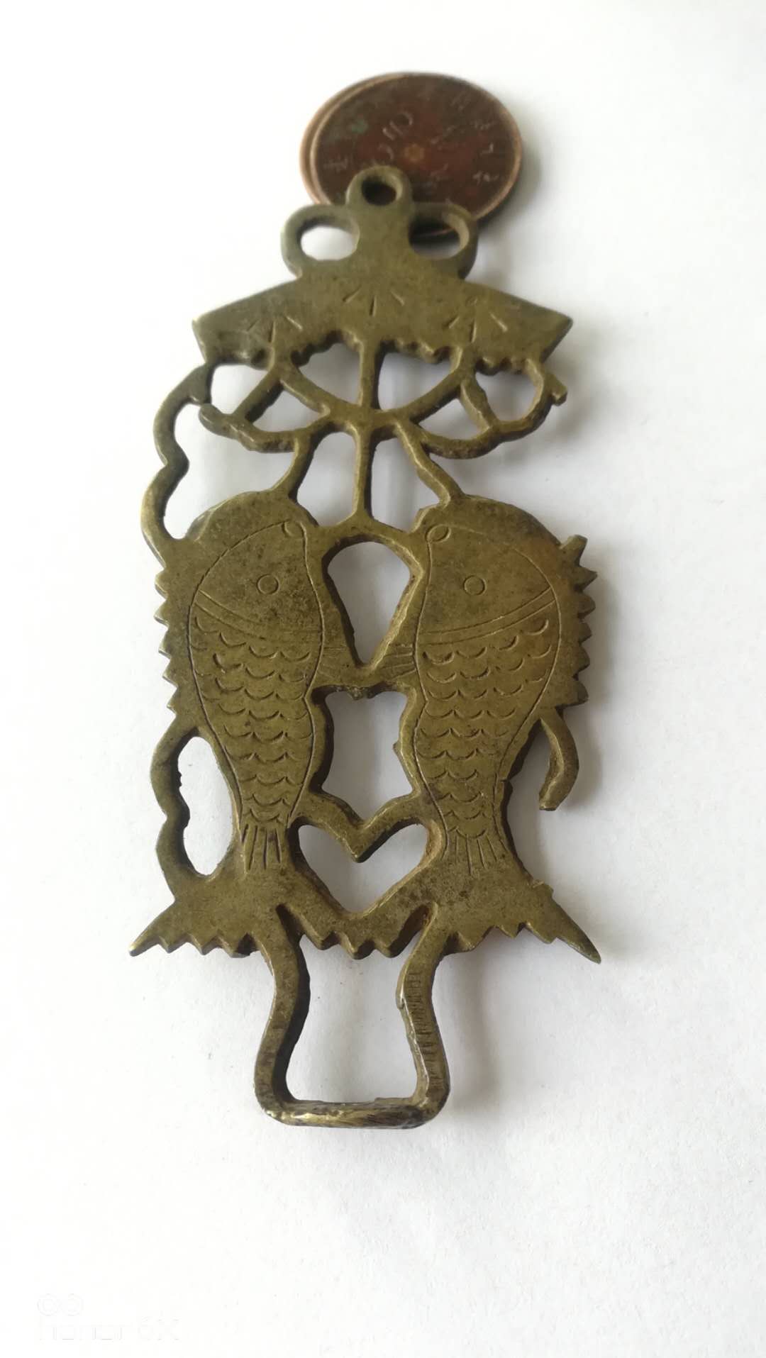 老白铜手工雕刻双鱼挂件一对,雕