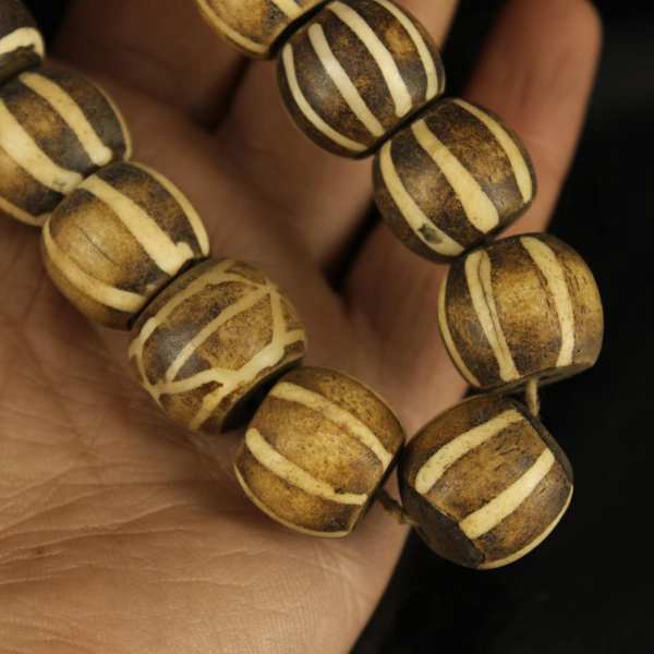 西藏寺院收老木化石天珠项链一条重190克