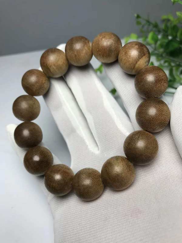 产地越南芽庄黄奇楠沉香规格14粒x16cm重