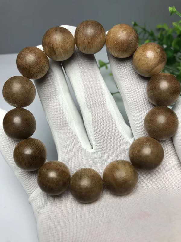 产地越南芽庄黄奇楠沉香规格14粒x16cm重