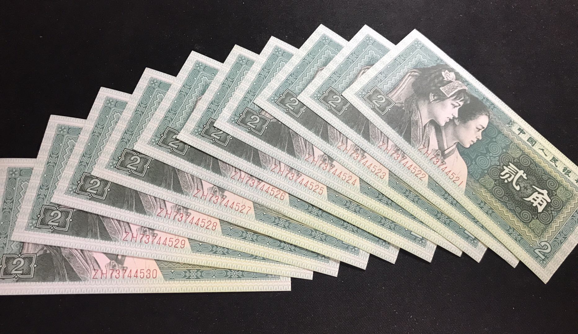 320 分享到: 8002标十全新绝品,冠号zh稀有冠,角币当中的龙头品种