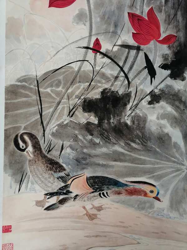 张大千款作品荷花鸳鸯图卷轴字画一幅画工精湛