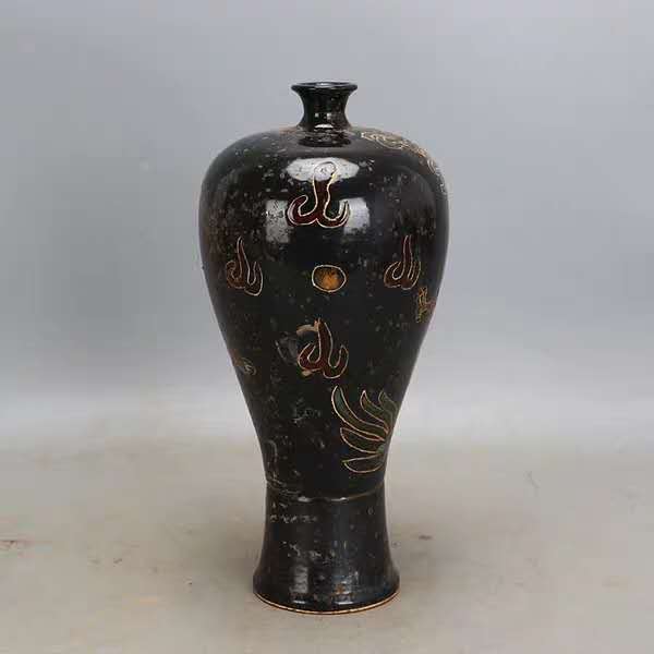 宋代定窑黑釉加彩龙纹梅瓶尺