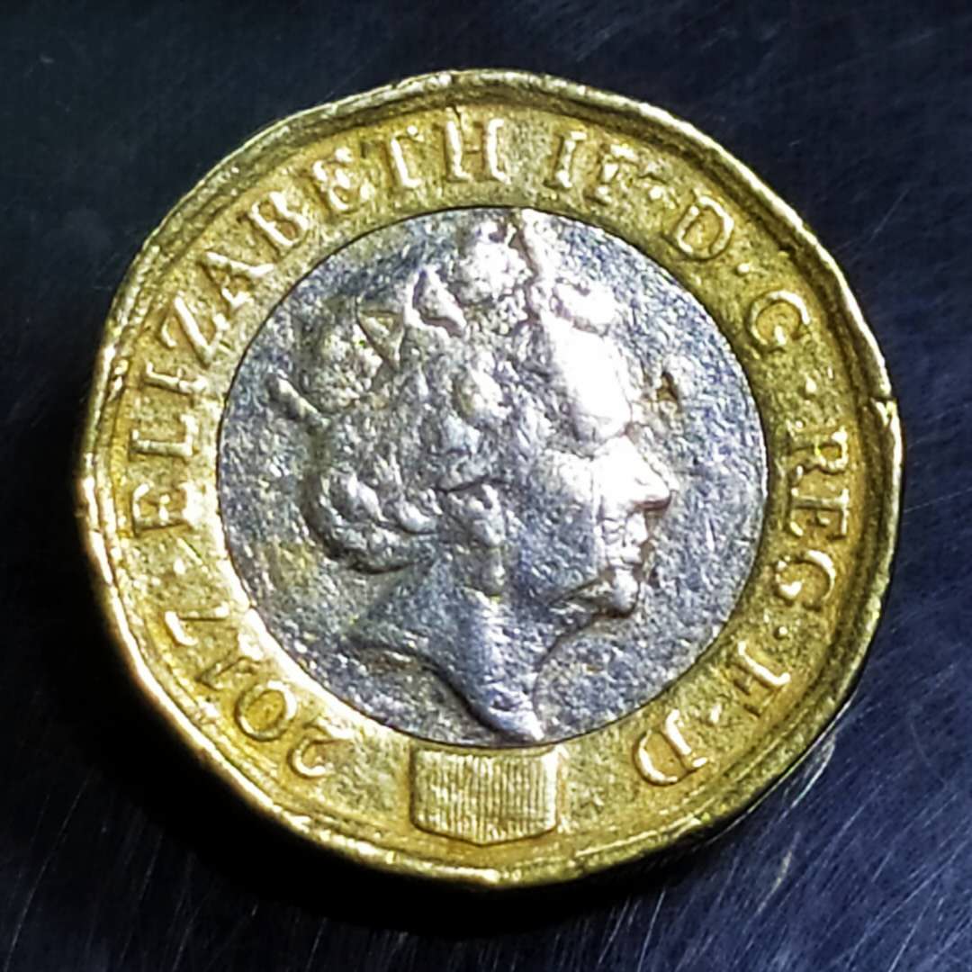英国2016年高值一英镑双色双金属币一枚差品基本