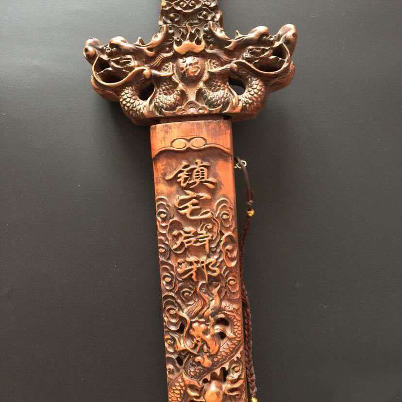 挂件【名称】桃木精雕龙宝剑