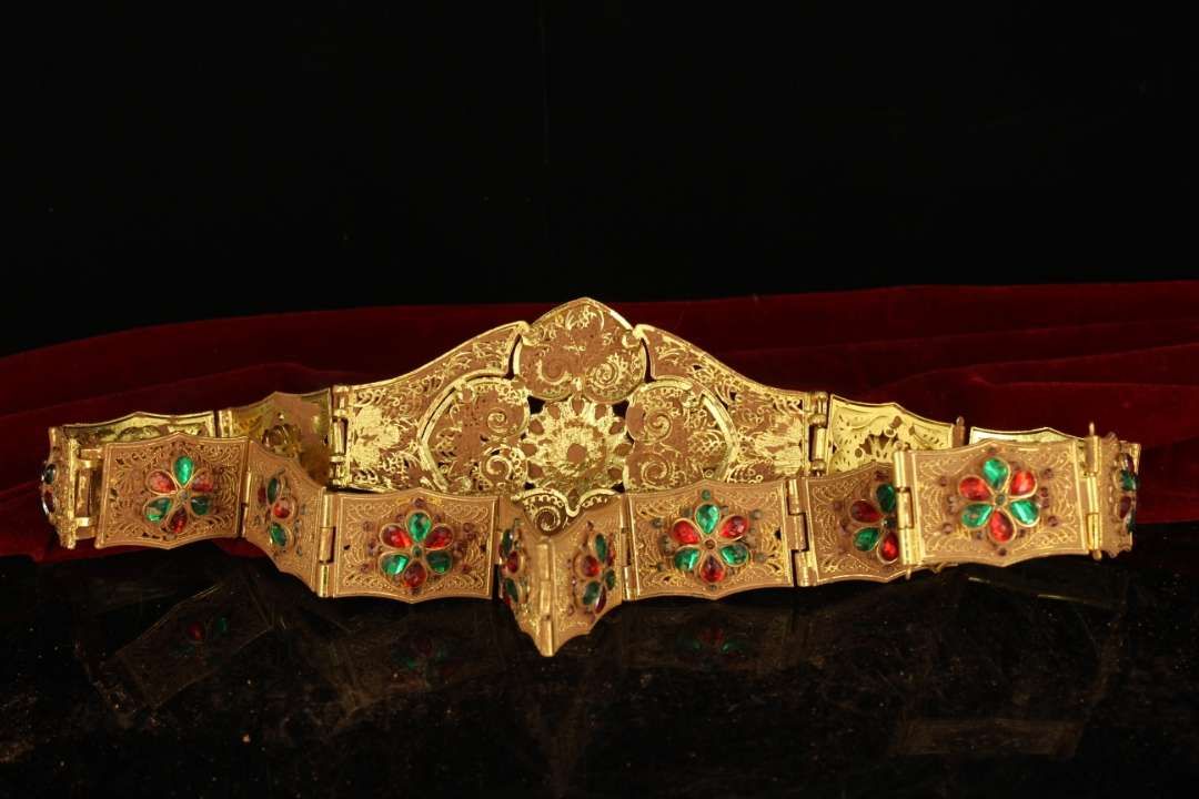 淘来的 青铜鎏金镶嵌宝石腰带