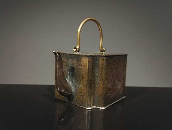 荣宝斋款砚滴荣宝斋纯铜砚滴铜砚滴又称水