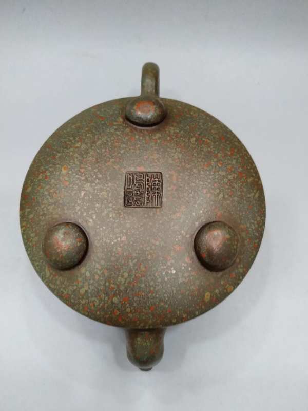 紫砂壶底款陈鸣远细节如图所示此壶采用黄龙山原矿