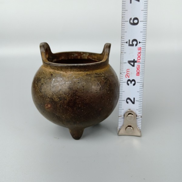 纯铜三足小香炉拍品描述图片未经加工原图色泽