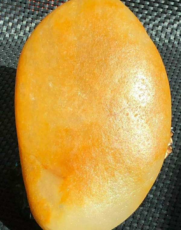2.5斤福海金丝玉冻满黄肉冻光原石摆件,籽型规整