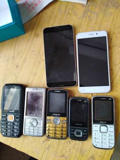 一堆乱手机,按图发,两个智能机,几个价格及鉴定真假-私藏天下