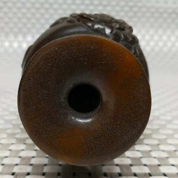 乡下刚收的犀牛角花瓶,重量429克,喜欢的抓