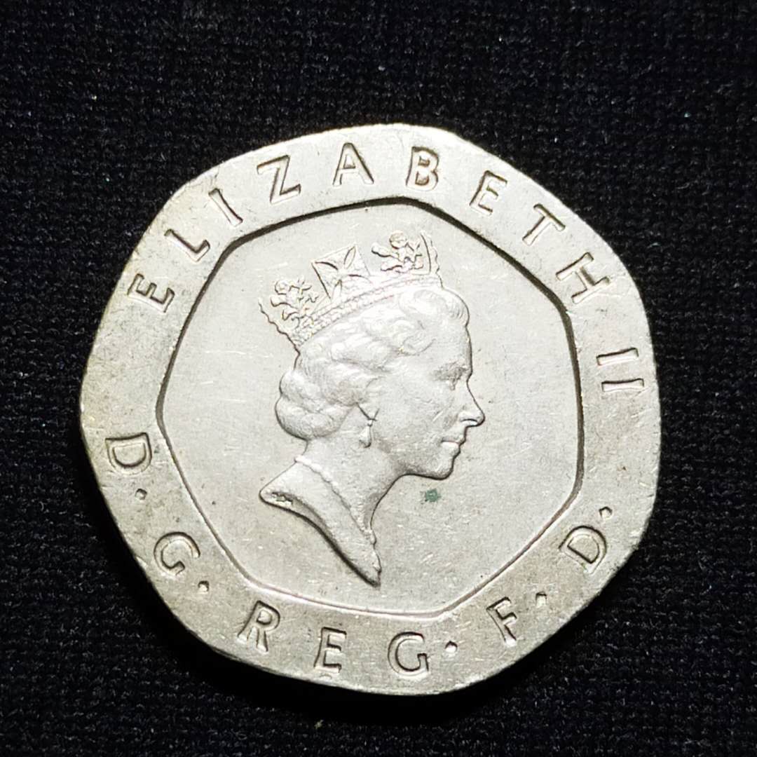 英国中年女王头像20便士玫瑰花硬币一枚,保真假一赔