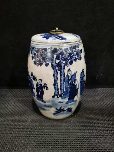 一品堂制,手绘青花人物茶叶罐此件器形规整,造型独特