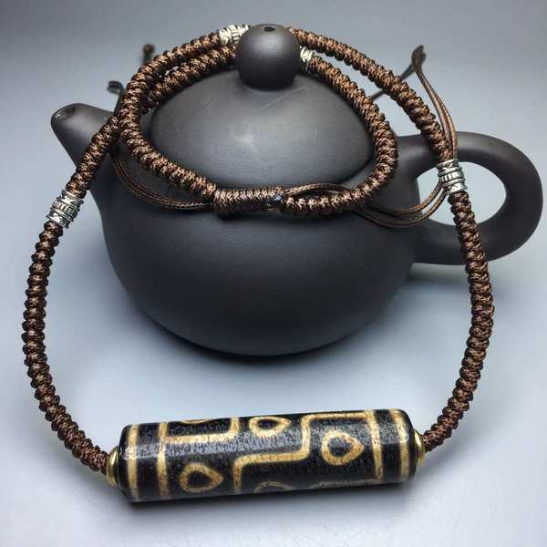 藏传九眼心形钙化老天珠项链,材质玛瑙玉髓,尺寸