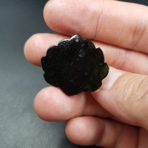 活性磁墨绿玉蛇纹石玉莲花玉佩项链,墨绿玉又称黑绿玉
