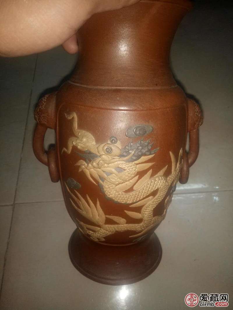 紫砂双耳龙凤瓶底款大清乾隆年制