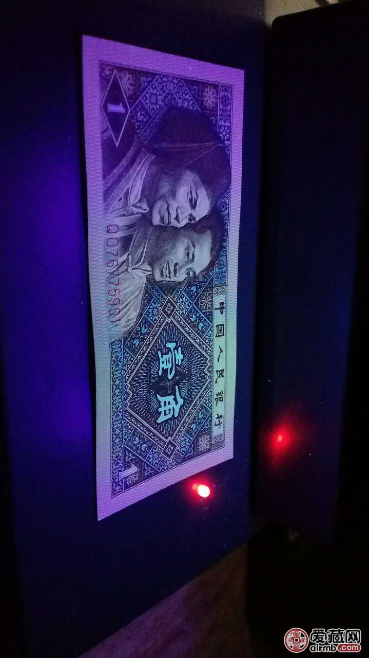 知道8001qo冠是正红背绿冠