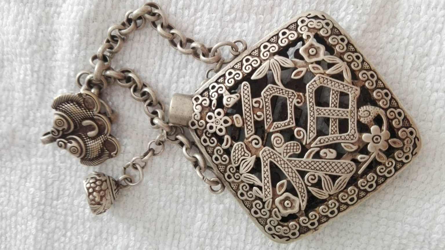 铜香囊.晚清工艺,福寿双全,刻花传神,收藏极品.